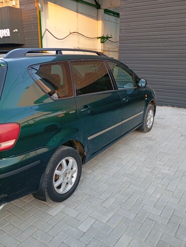 Toyota: Toyota Avensis: 2001 г., 2 л, Механика, Бензин, Минивэн — 5