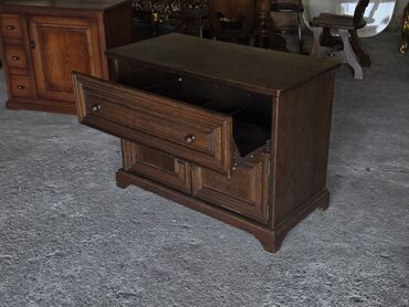 Stilske komode: Drvena komoda/TV ormarić u klasičnom stilu - Materijal: masivno drvo — 6