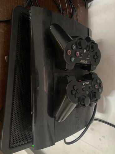 PS3 (Sony PlayStation 3): İşlənmiş ps3 içinde gta kambat fubol var 2 pult verilir təzədi