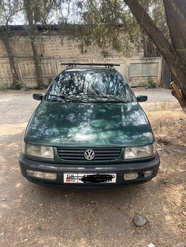 т3 транспортер: Автомобиль Volkswagen Passat Variant B4 зеленого цвета, оснащенный