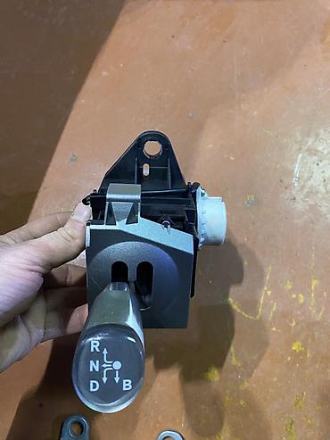 shifter: Hibrid avtomobillər üçün ötürücü (shift) selektor bloku — 1