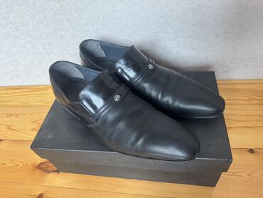 eqa shoes qarayev unvan: Dəri ayaqqabı, Oggi marka Gənclik moldan 250 azna alınıb, etiketi