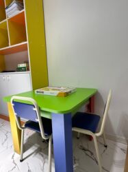 uşaq ucun yemək qab dəsti: Oğlan və qız üçün, İşlənmiş, Siyirməsiz, Sadə masa, Stulsuz