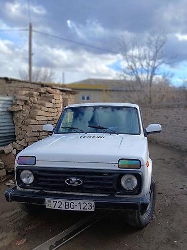 turbo.az ford transit 5 1: LADA Niva (ağ rəng, 3 qapılı ofroud kupe/hetçbek). - 4x4 daimi tam — 4