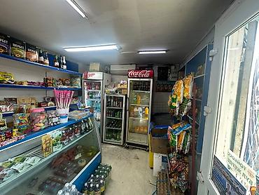 Мини‑маркет/продуктовый киоск с готовым торговым оборудованием и