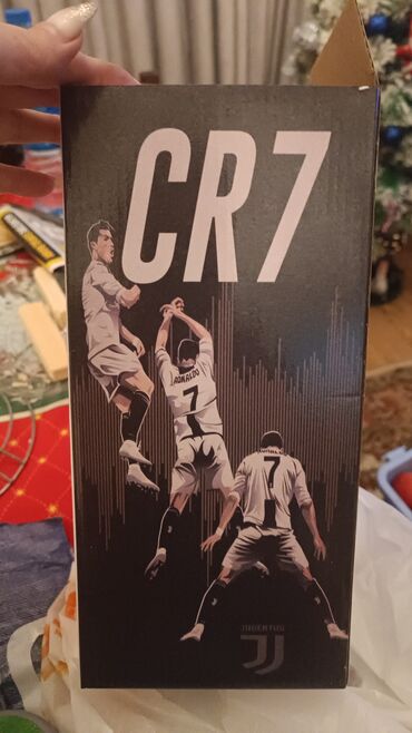 Oyuncaqlar: Suvenır qelem, karandaş qabı.futbolcularin fiqurui ile.Futbolcu — 25