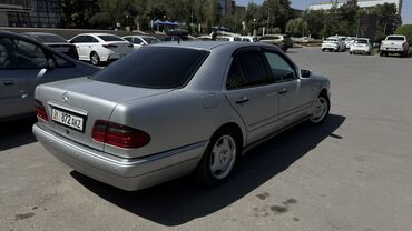 запчасти на опель вектра с: Mercedes-Benz E-Class в кузове седан, выполненный в серебристом цвете