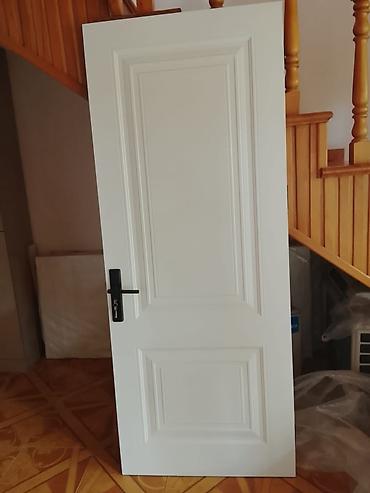qapi ruckalari: Ağ rəngli daxili qapı - Klassik panelli dizayn: yuxarı və aşağı — 1