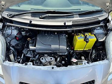 Toyota: Toyota Vitz: 2005 г., 1 л, Вариатор, Бензин, Хэтчбэк — 3