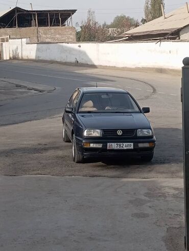 дельфин маршрутка: Volkswagen Vento: 1993 г., 1.8 л, Механика, Бензин, Седан