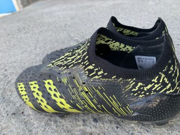 обувь мужской 41: Adidas predator!!
размер 39
цена договорная