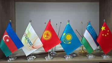 Изготовление рекламных конструкций: Изготовление флажков и вымпелов с вашим логотипом - Настольные флажки — 2