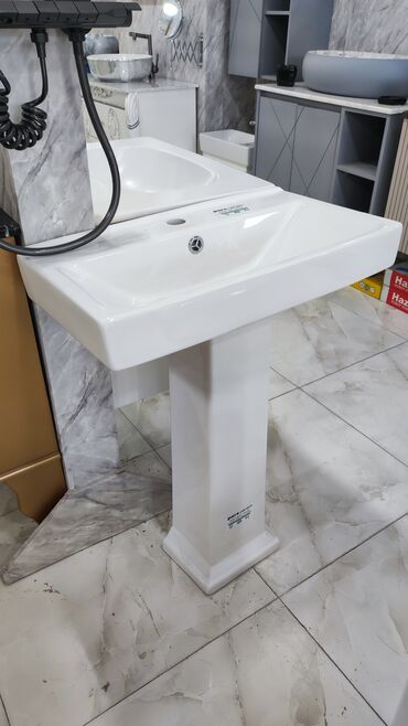 Moydadırlar: Ağ rəngli keramika materialından hazırlanmış, ayaqüstü quraşdırılan