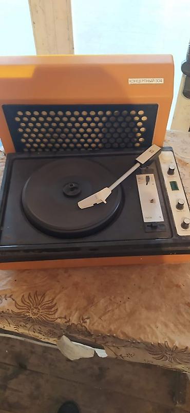 retro gramofon: Məhsul: “Концертный-304” portativ vinil pikapı və daxili — 1