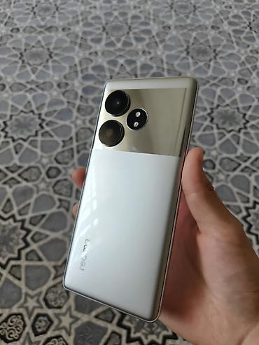g box: Realme GT Neo 6 SE, Б/у, 256 ГБ, цвет - Белый, 2 SIM — 1