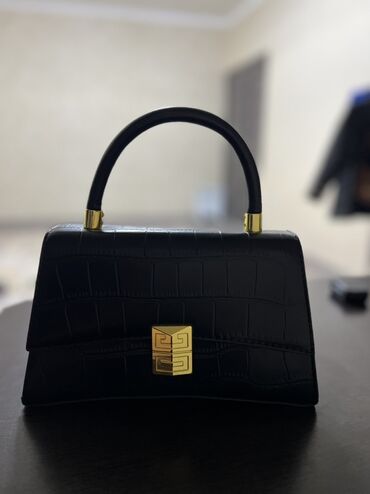 сумка лакированная: Классическая сумка, Givenchy, Материал: Экокожа, Жёсткая конструкция, Женские