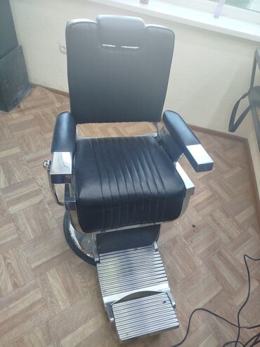 этажный диван: Барберское кресло классического типа - Обивка: черный кожзам с