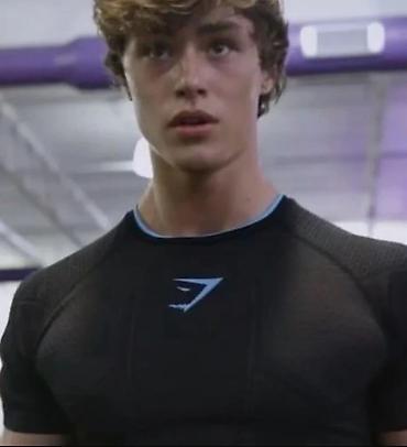 pull and: GYMSHARK ONYX V1 T-SHIRT - Модель: с коротким рукавом, облегающий — 1