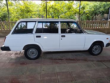 nomre qablari: Lada 2104, ağ rəngli universal kuzov Texniki xüsusiyyətlər: - Kuzov — 5