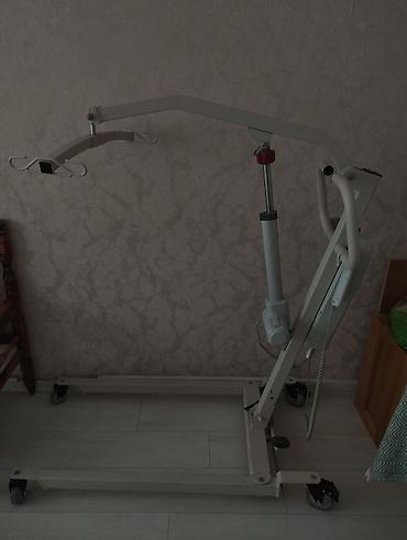 tibbi yataq: Elektrikli xəstə qaldırıcı (patient lift) - Evdə və müəssisələrdə — 1