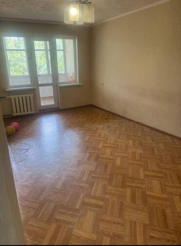 продам 3 х ком кв в мкр: 2 комнаты, 44 м², 104 серия, 2 этаж, Старый ремонт