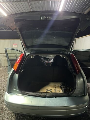 Ford: Ford Focus: 2000 г., 1.6 л, Механика, Бензин, Хэтчбэк — 9