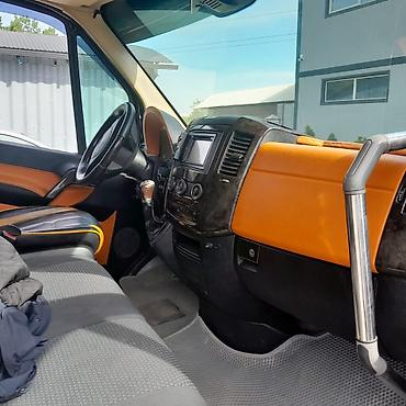 w210 e320: Mercedes-Benz Sprinter (черный, короткая/средняя база) — пассажирский — 4