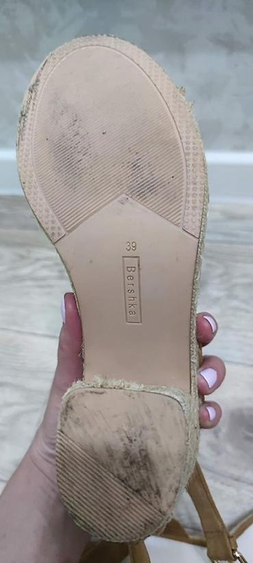 Босоножки, сандалии, шлепанцы: Сандалии (босоножки) Bershka на устойчивом каблуке и платформе — 3