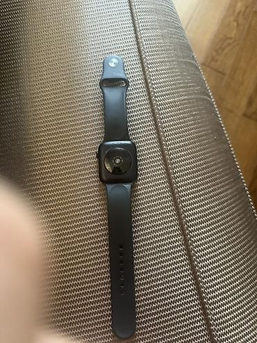 smart saaat: Apple Watch SE ağıllı saat, 44 mm ölçüdə. Korpus üzərində “Aluminum — 2