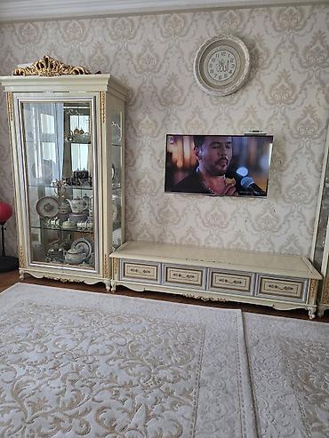 barokko: Klassik üslubda qonaq otağı üçün vitrin dəstı - Tərkib: 2 ədəd şüşə — 4