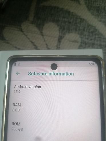 Samsung: Samsung S26 Ultra - Ekran: veliki AMOLED sa rupicom za prednju kameru — 4
