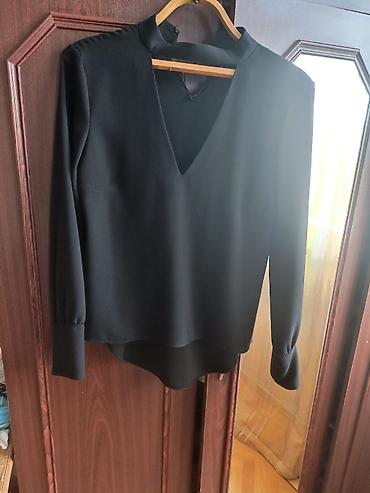 Köynək və bluzalar: Qadın bluzası – qara rəng "Zara" brendi. XS ölçüdə. Yeni kimidir. 2 — 2
