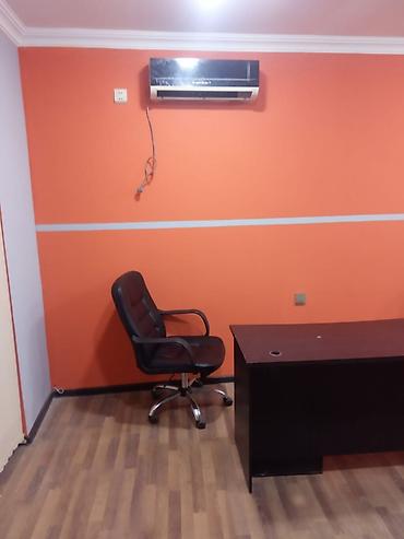 аренда под офис: Ofis sahəsi – tam mebellə - İş masaları: bir neçə ədəd qara rəngli — 7