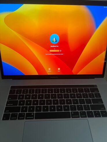 Apple MacBook: Apple MacBook, 15.4 ", Intel Core i7, 512 GB
