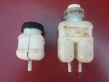 Auto delovi: Boca tečnosti kočnica, kvačila Lada 2107 Riva, Lada Niva, Lada 2104 — 7