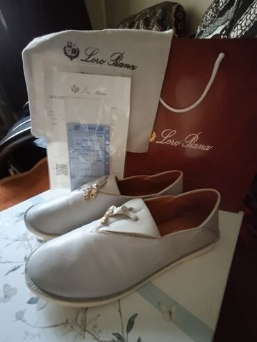 обувь лининг: Продам срочно стильную брендовую обувь "Loro Piana" 38 размер, кожа