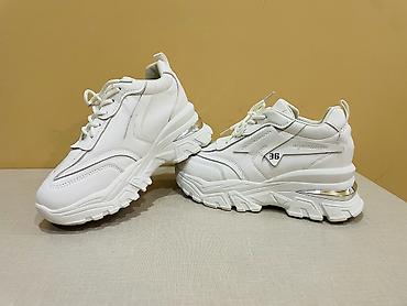 Krossovka və ketlər: Ağ rəngli chunky krossovkalar - Model: qalın altlı, idman‑casual — 1