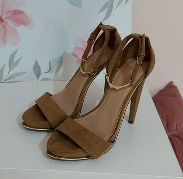 jeftine stikle: Sandale, Bershka, 39 na lalafo.rs jeftine stikle: Sandale, Bershka, 39