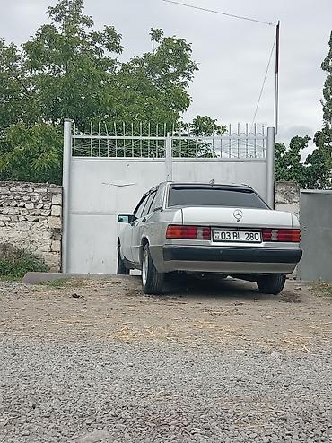 фургоны категории б: Mercedes-Benz 190E (W201) sedan - Kuzov: 4 qapılı sedan, gümüşü rəng — 5