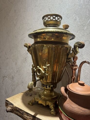 butun markalar: Məhsul: Mis-pirinç samovar Qədimi samavar 6 lt Баташевь Təsvir: -