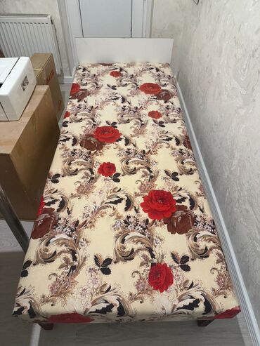 Giriş qapıları: Carpayi 2eded 
30azn biri
Yasamal 7276 leli