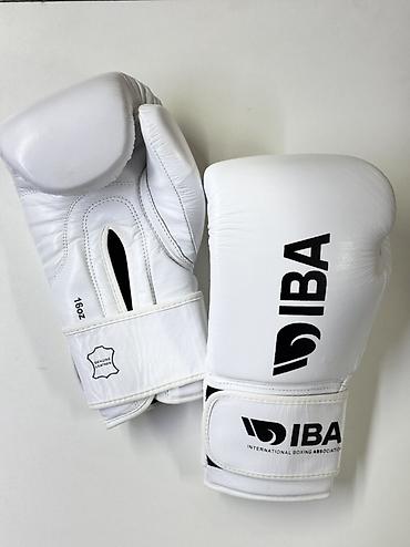 Боксерские перчатки IBA (International Boxing Association), белые