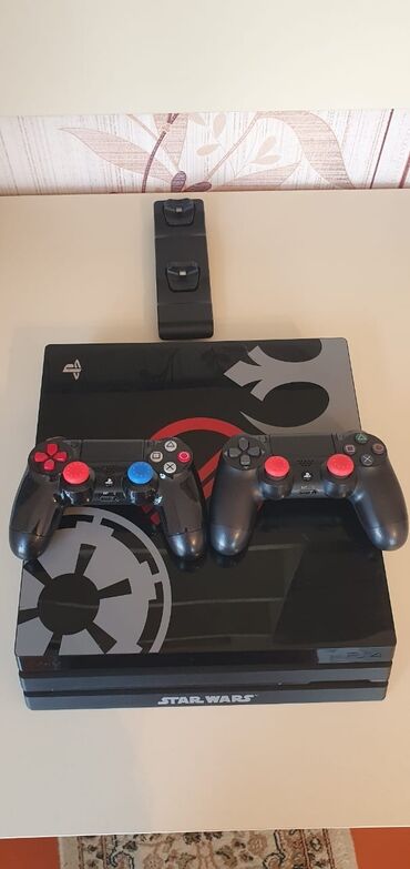 joystick playstation: PS 4 Pro 1Tb yaddaş əla vəziyyətdə. Orginal Star Wars dizaynlı