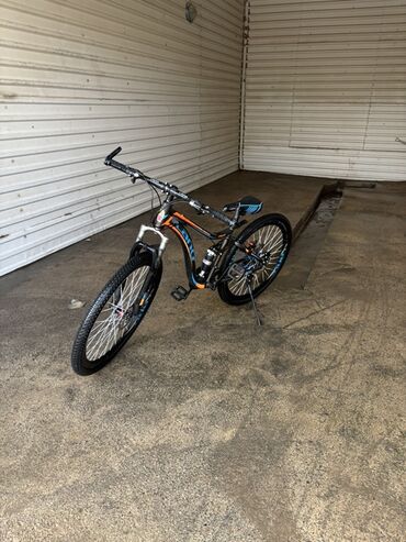 İdman velosipedləri: Ön asqılı, disk əyləcləri və möhkəm çərçivəsi olan dağ velosipedi — 3