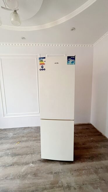 холодильник indezit: Холодильник Avest, Б/у, Двухкамерный, 60 * 185 * 60
