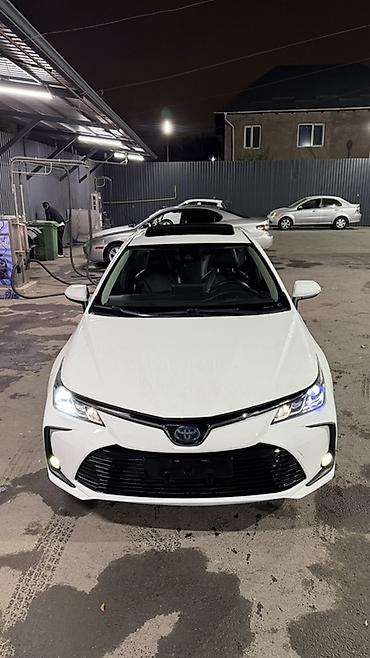 Toyota Corolla: 2019 г., 1.8 л, Вариатор, Гибрид, Седан