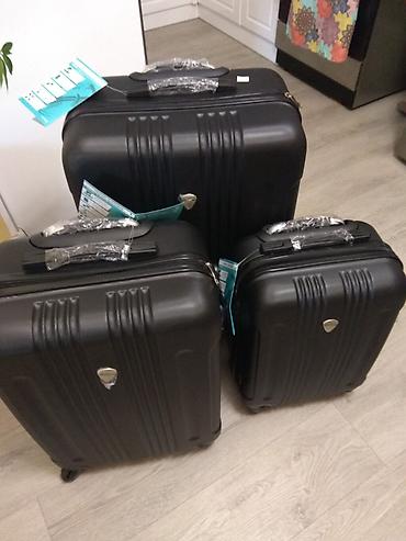 torbe b: Putni kofer je napravljen od kvalitetnog materijala, dovoljno čvrstog — 1