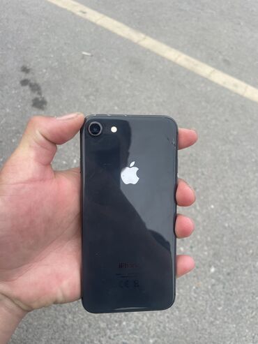 iphone 8: IPhone 8, Б/у, 64 ГБ, Черный, Чехол, 76 %