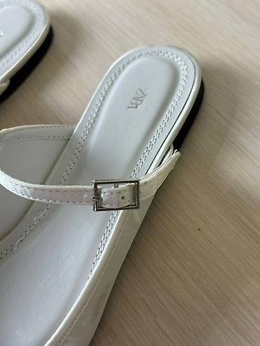 zara: Белые женские мюли ZARA с ремешком на щиколотке. - Размер: 39 — 2