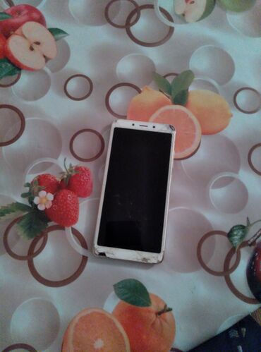 telefon ekranları: Xiaomi Redmi 6, < 2 ГБ, цвет - Белый, 
 Битый